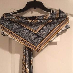 TRENDY NWT Navy blue bandana crop top